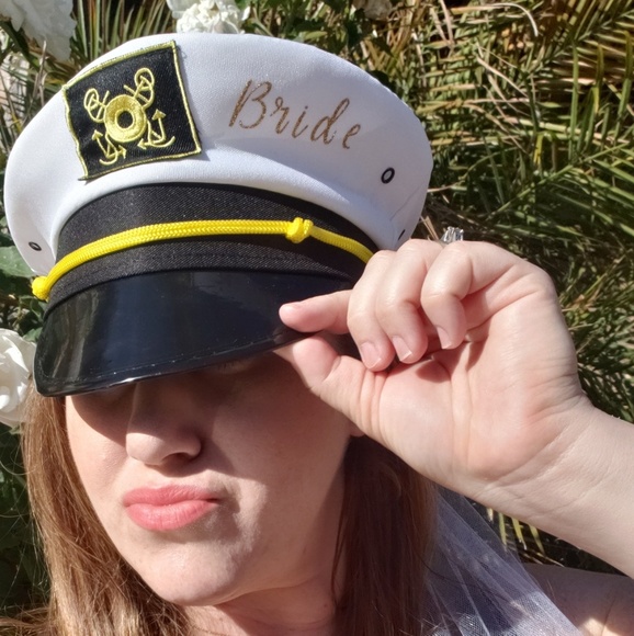 Bride Captain hat with veil - Picture 3 of 3